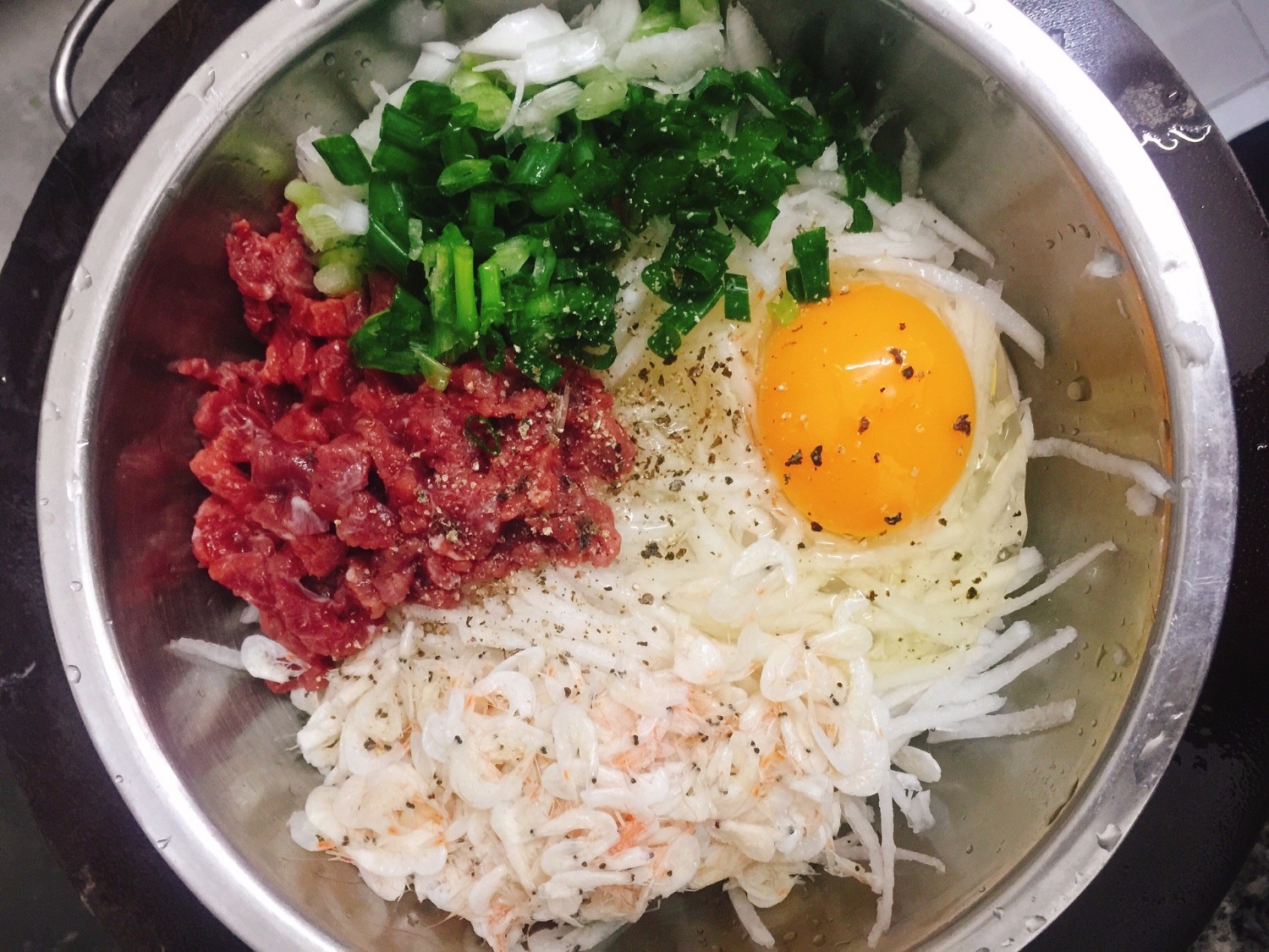 lam banh cu cai chien gion thom ngon nong hoi 1