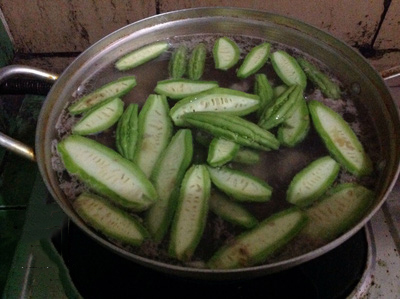 lam ngay canh kho qua nau voi suon thom ngon 4