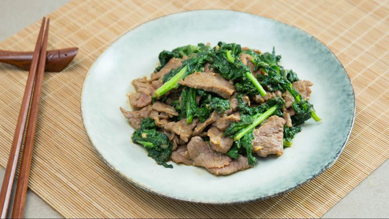 Cải xoăn kale xào bò